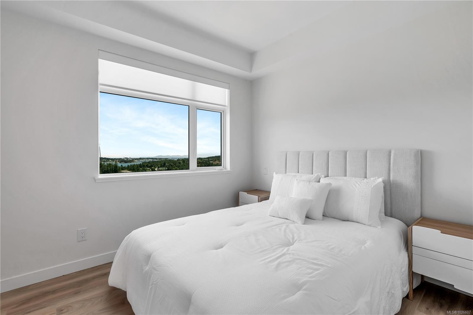101-2000 West Park Lane, View Royal, BC - Indoor Photo Showing Bedroom