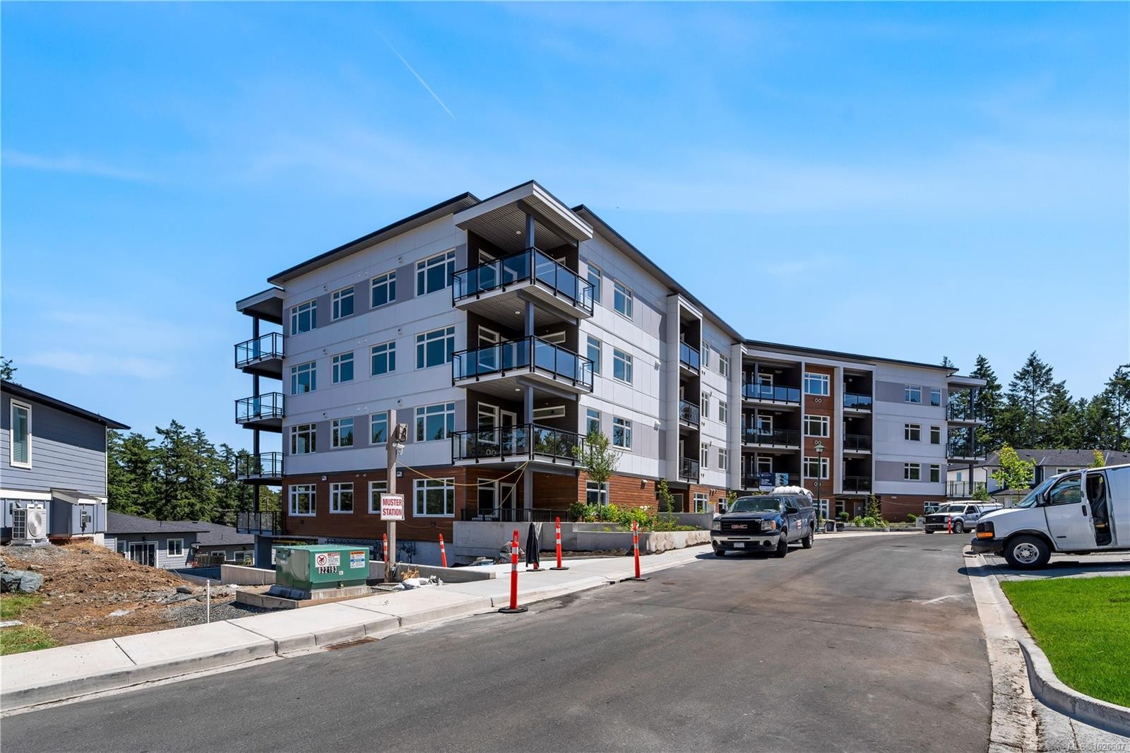 101-2000 West Park Lane, View Royal, BC - Outdoor With Facade