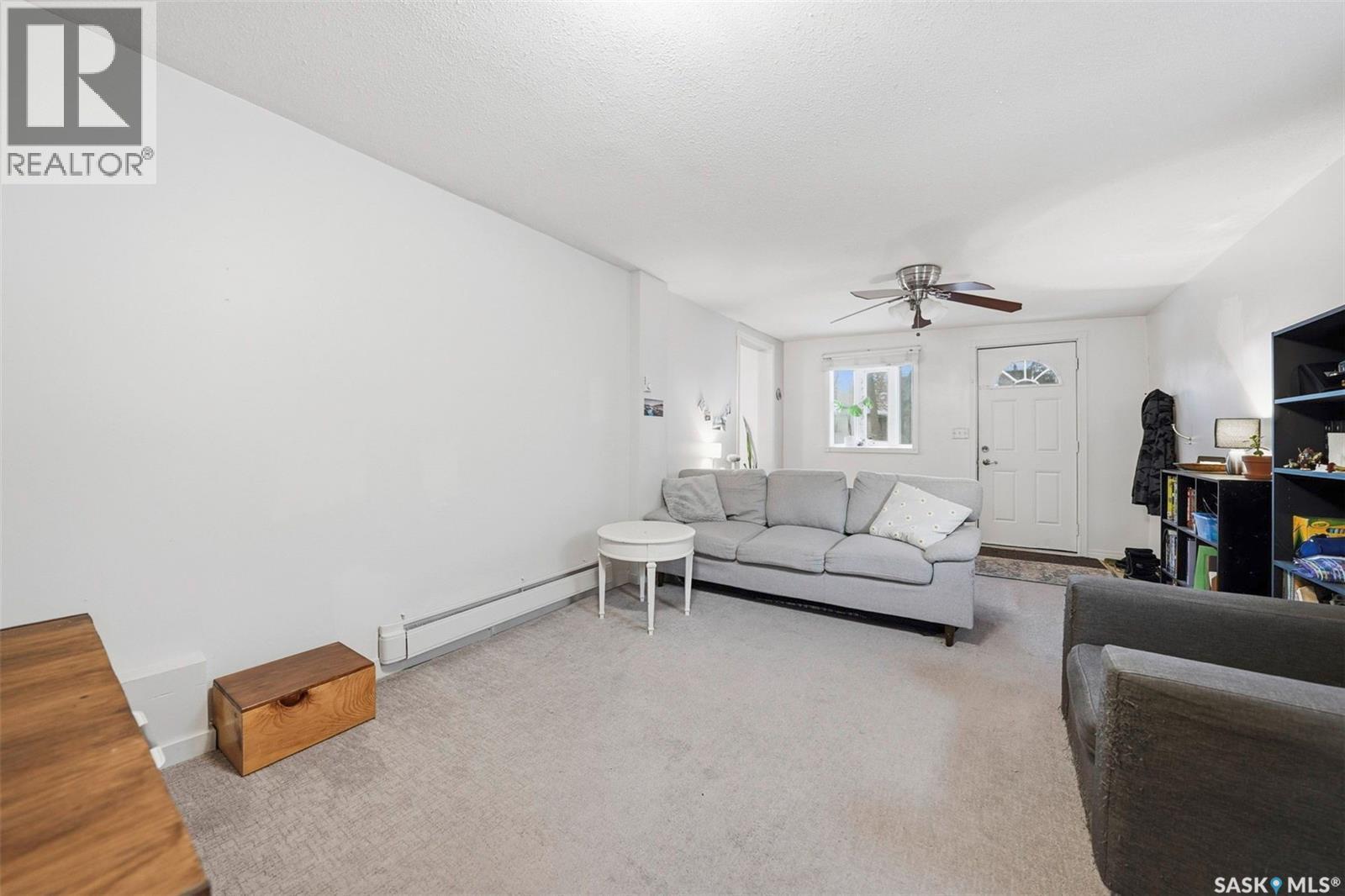 1526 Coy Avenue, Saskatoon, SK - Indoor Photo Showing Living Room