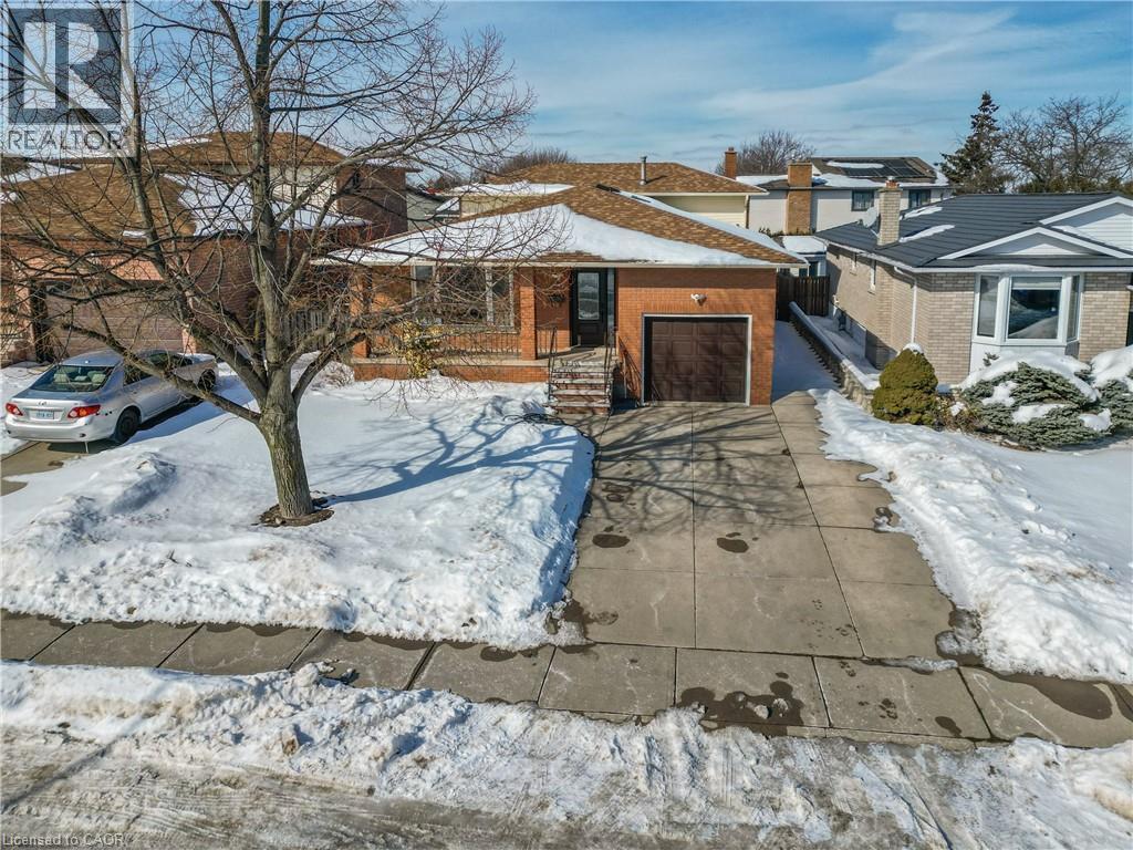 209 Ravenbury Drive, Hamilton, ON - Outdoor