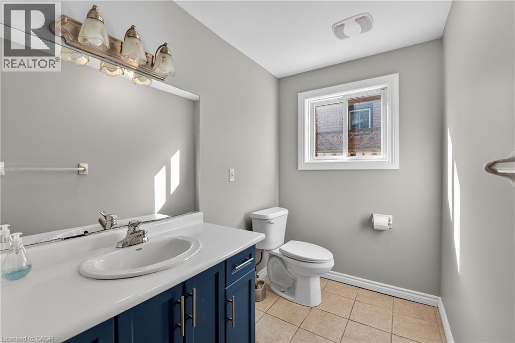 209 Ravenbury Drive, Hamilton, ON - Indoor Photo Showing Bathroom