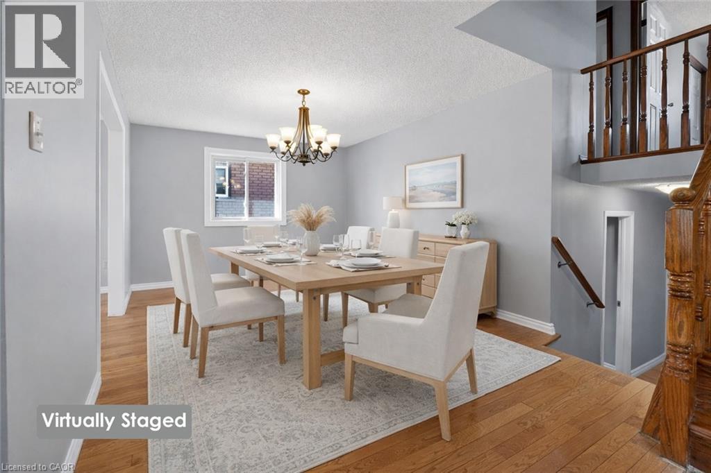 209 Ravenbury Drive, Hamilton, ON - Indoor Photo Showing Dining Room