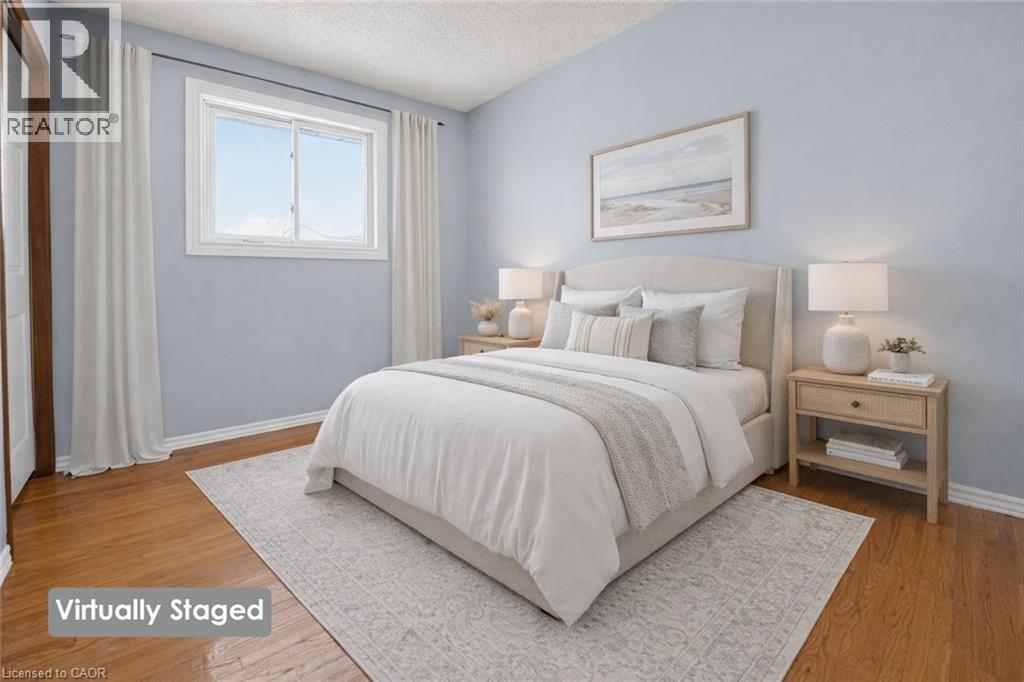 209 Ravenbury Drive, Hamilton, ON - Indoor Photo Showing Bedroom