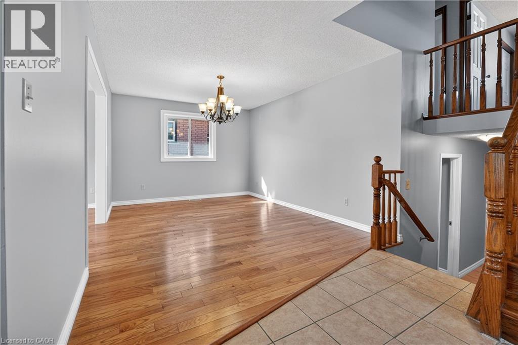 209 Ravenbury Drive, Hamilton, ON - Indoor Photo Showing Other Room