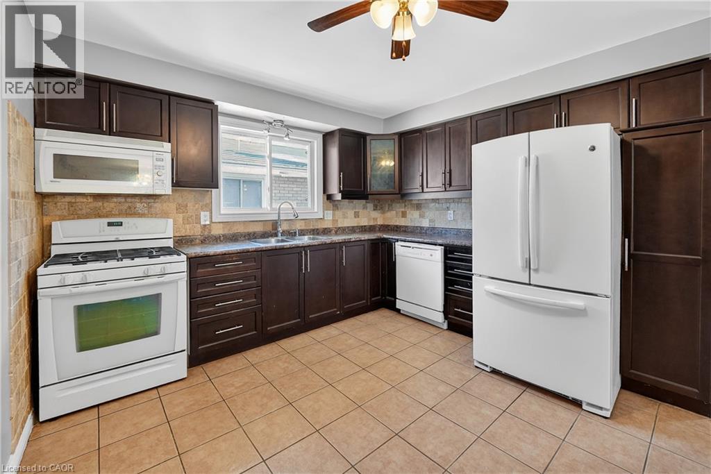 209 Ravenbury Drive, Hamilton, ON - Indoor Photo Showing Kitchen With Double Sink