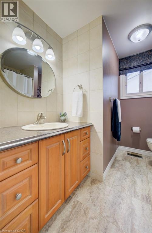 27 Erinbrook Drive, Kitchener, ON - Indoor Photo Showing Bathroom
