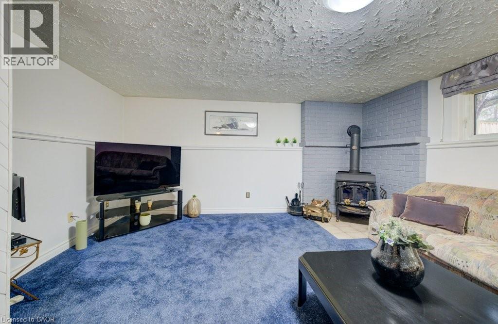 27 Erinbrook Drive, Kitchener, ON - Indoor Photo Showing Living Room