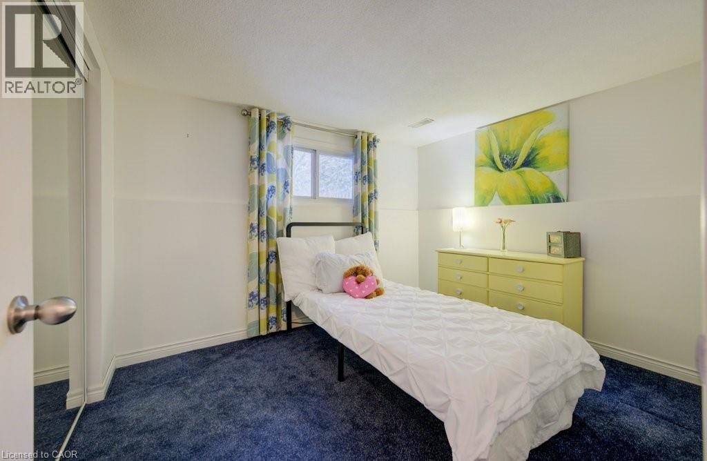 27 Erinbrook Drive, Kitchener, ON - Indoor Photo Showing Bedroom