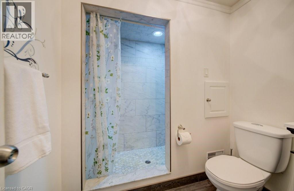 27 Erinbrook Drive, Kitchener, ON - Indoor Photo Showing Bathroom