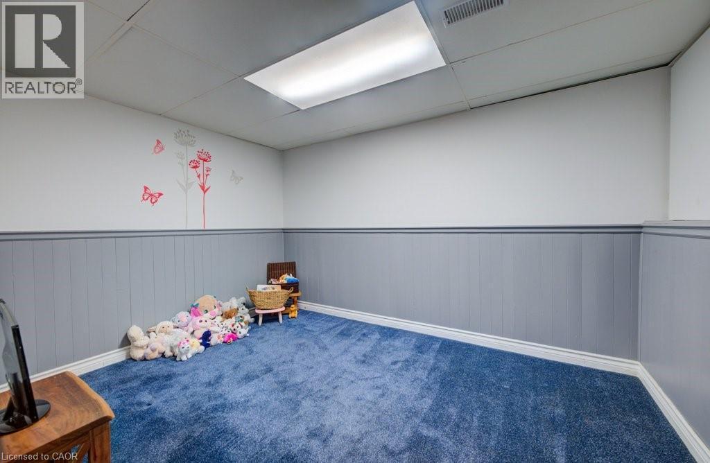 27 Erinbrook Drive, Kitchener, ON - Indoor Photo Showing Other Room