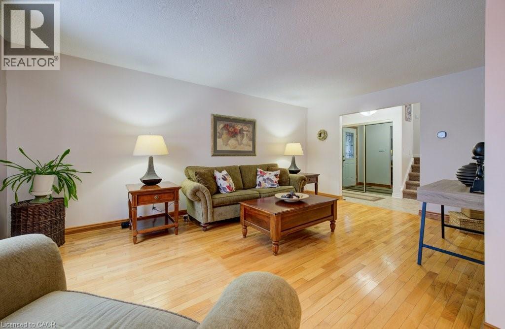 27 Erinbrook Drive, Kitchener, ON - Indoor Photo Showing Living Room