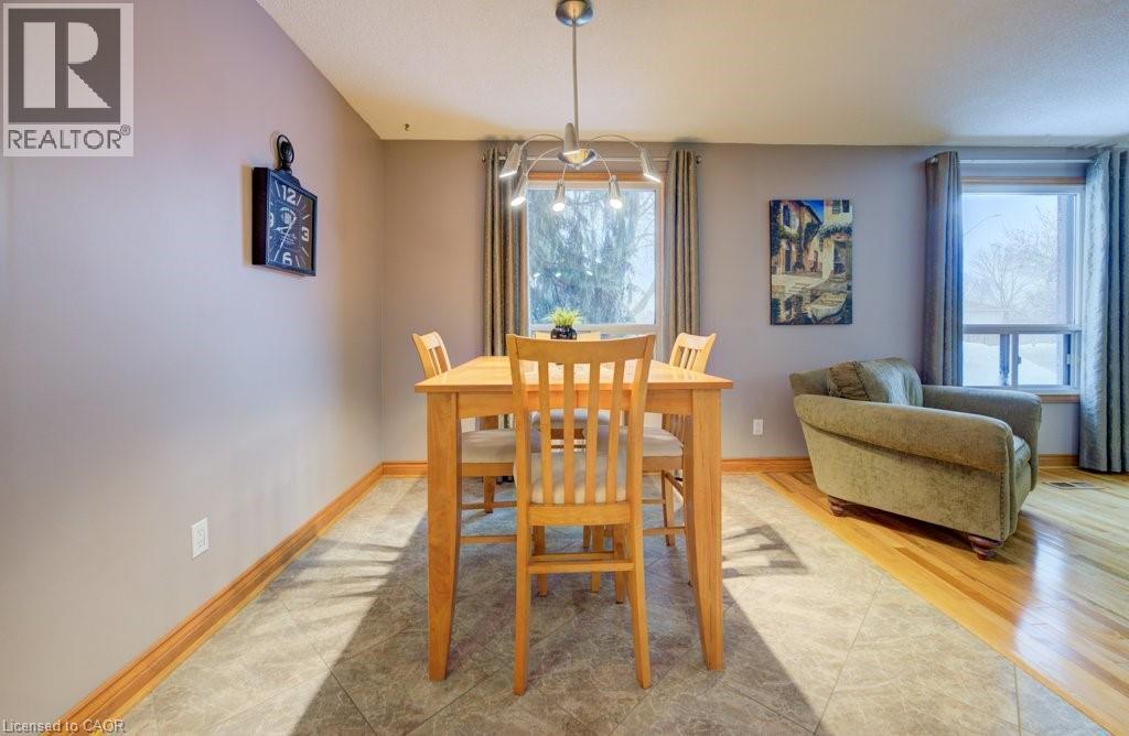 27 Erinbrook Drive, Kitchener, ON - Indoor Photo Showing Dining Room