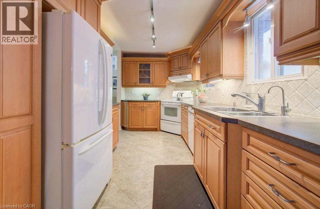 27 Erinbrook Drive, Kitchener, ON - Indoor Photo Showing Kitchen With Double Sink