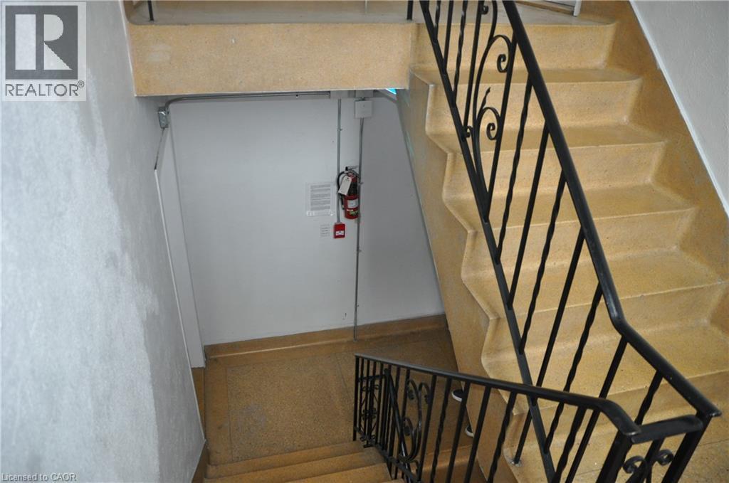 309 Strathearne Avenue, Hamilton, ON - Indoor Photo Showing Other Room