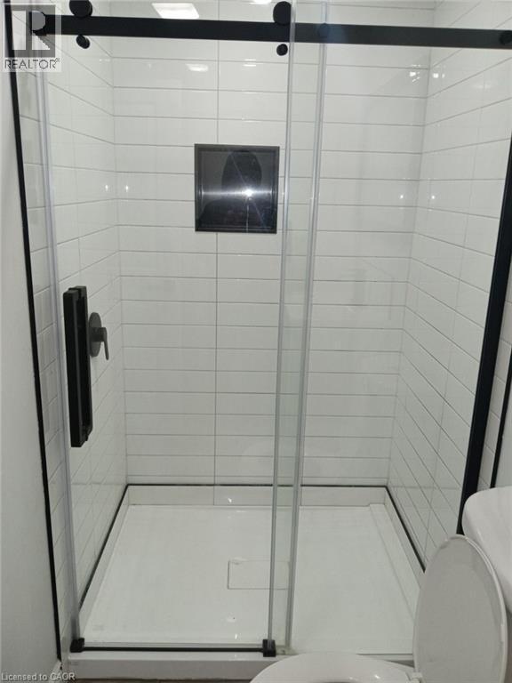 309 Strathearne Avenue, Hamilton, ON - Indoor Photo Showing Bathroom