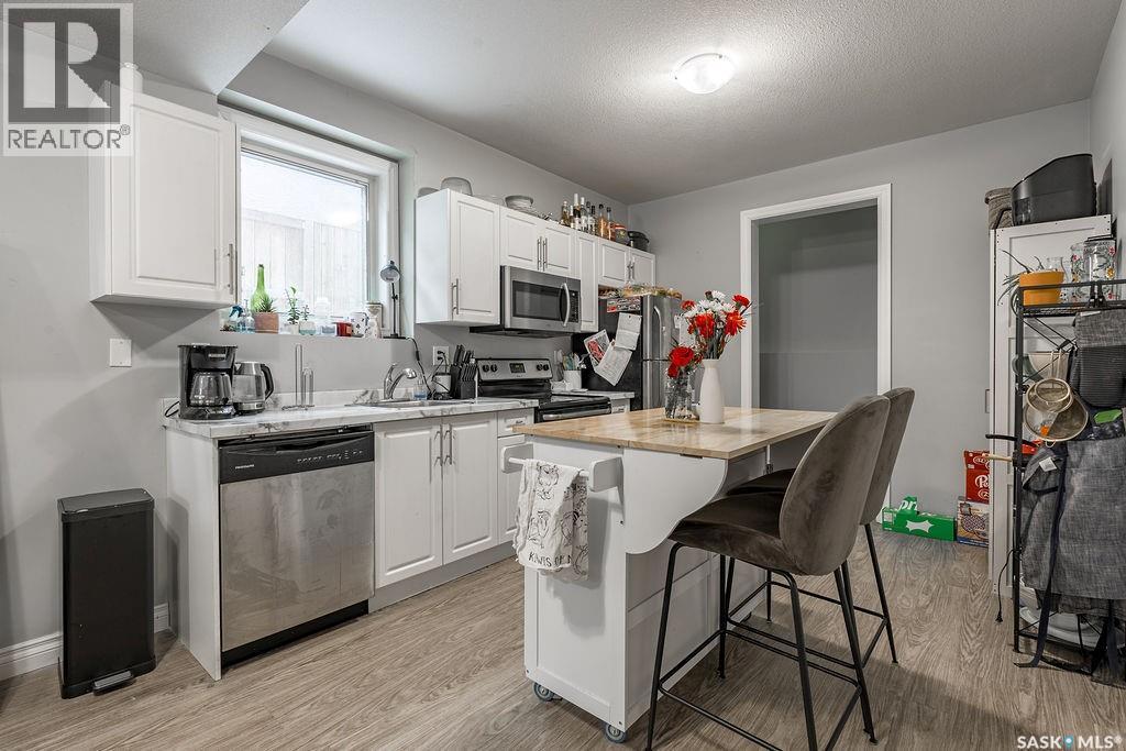 602 Kloppenburg Terrace, Saskatoon, SK - Indoor Photo Showing Kitchen