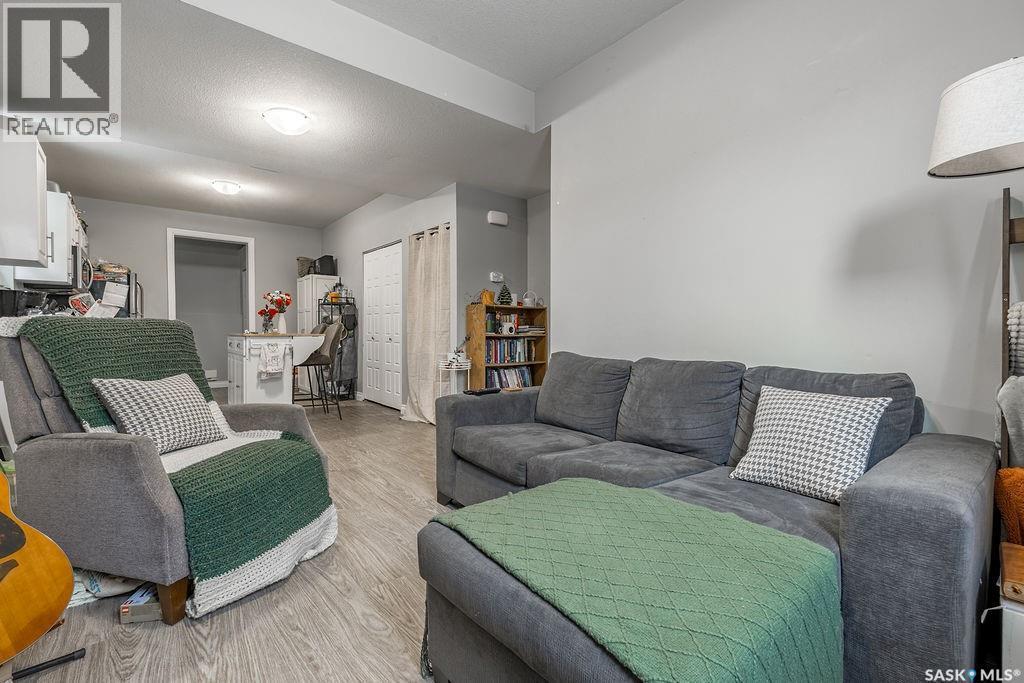 602 Kloppenburg Terrace, Saskatoon, SK - Indoor Photo Showing Living Room