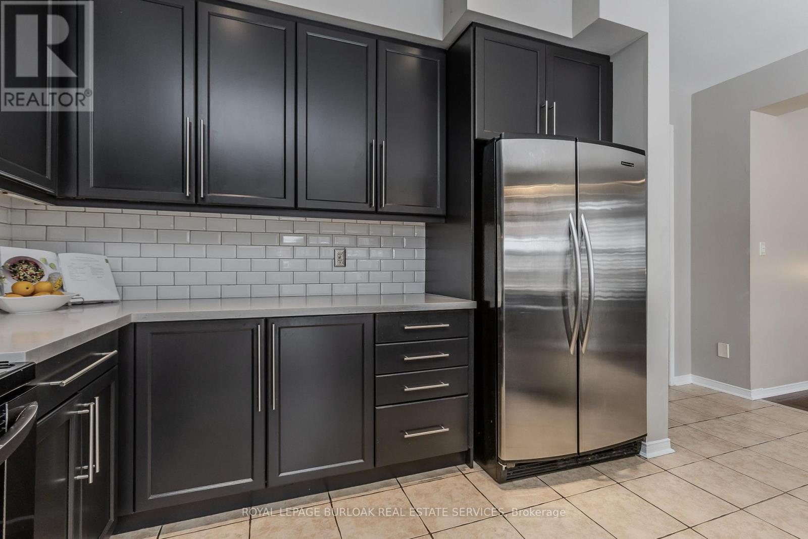 2170 Jardine Crescent, Burlington, ON - Indoor Photo Showing Kitchen