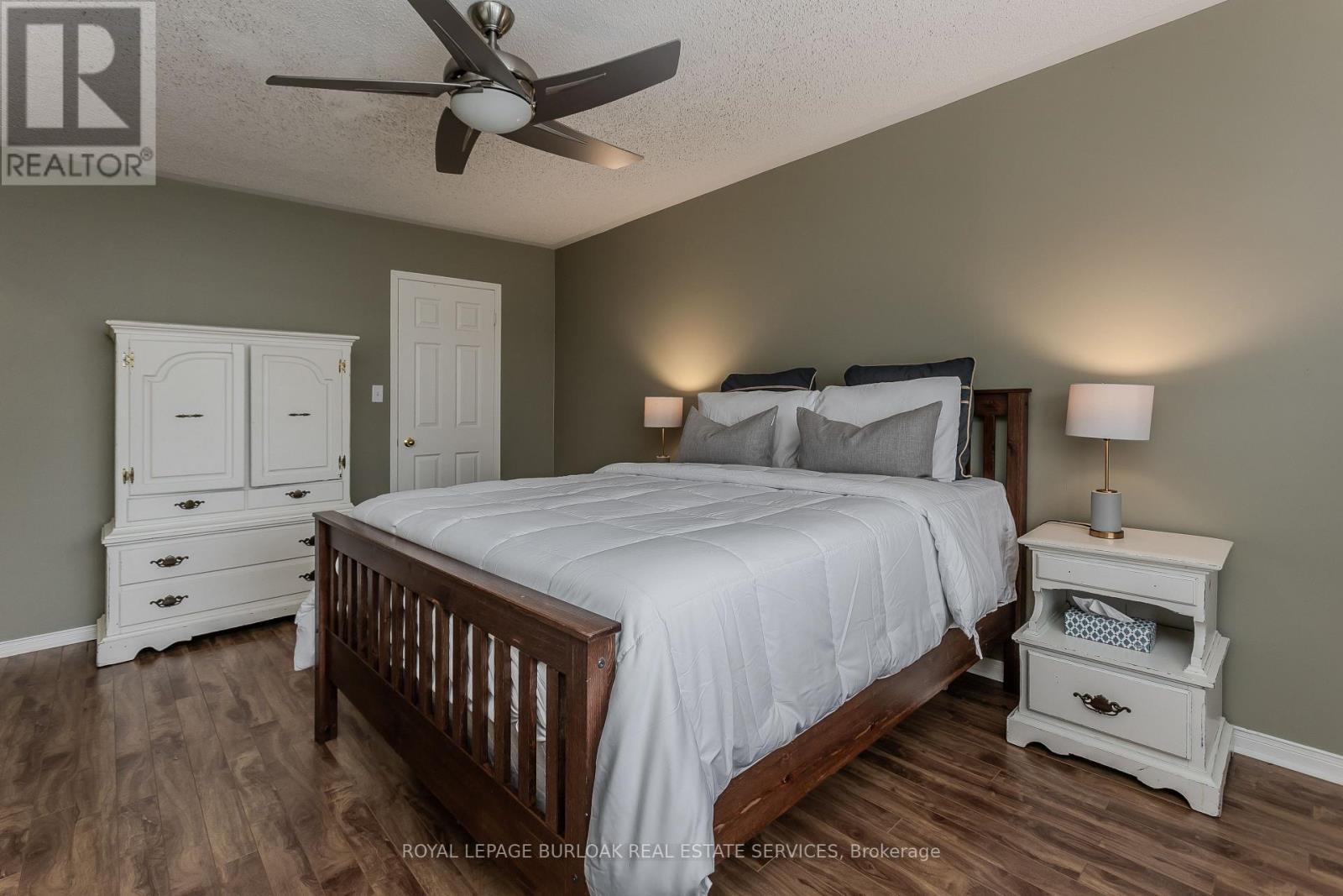 2170 Jardine Crescent, Burlington, ON - Indoor Photo Showing Bedroom