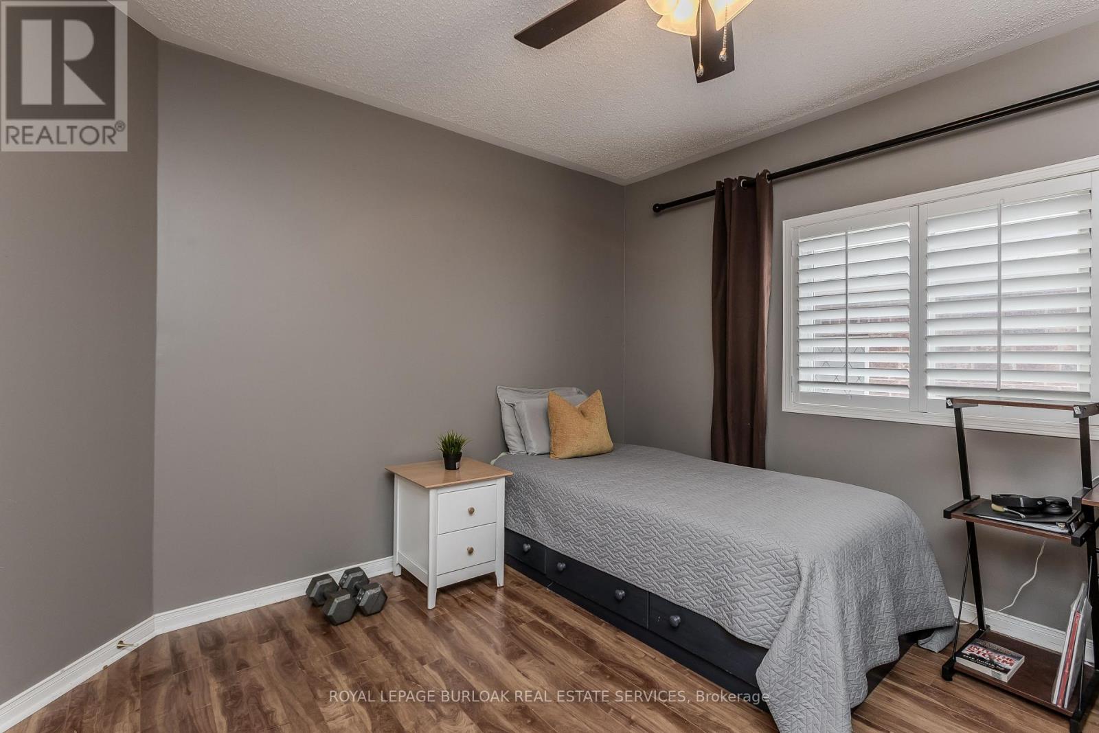2170 Jardine Crescent, Burlington, ON - Indoor Photo Showing Bedroom