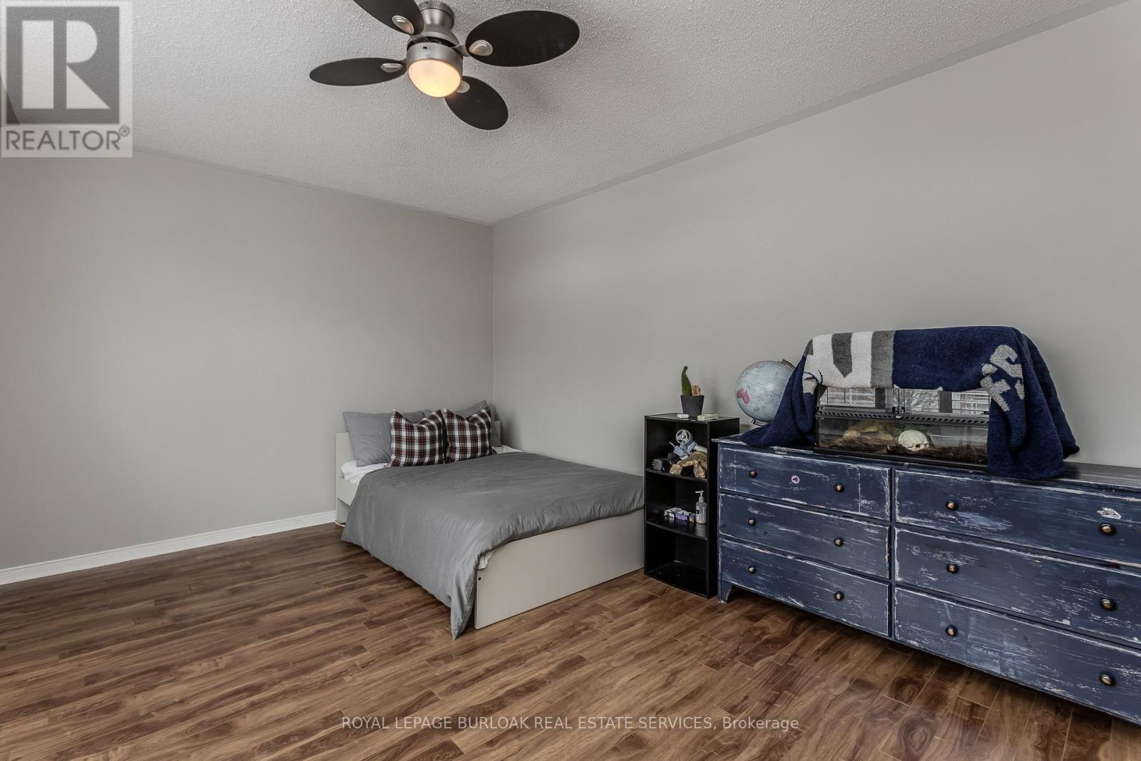 2170 Jardine Crescent, Burlington, ON - Indoor Photo Showing Bedroom