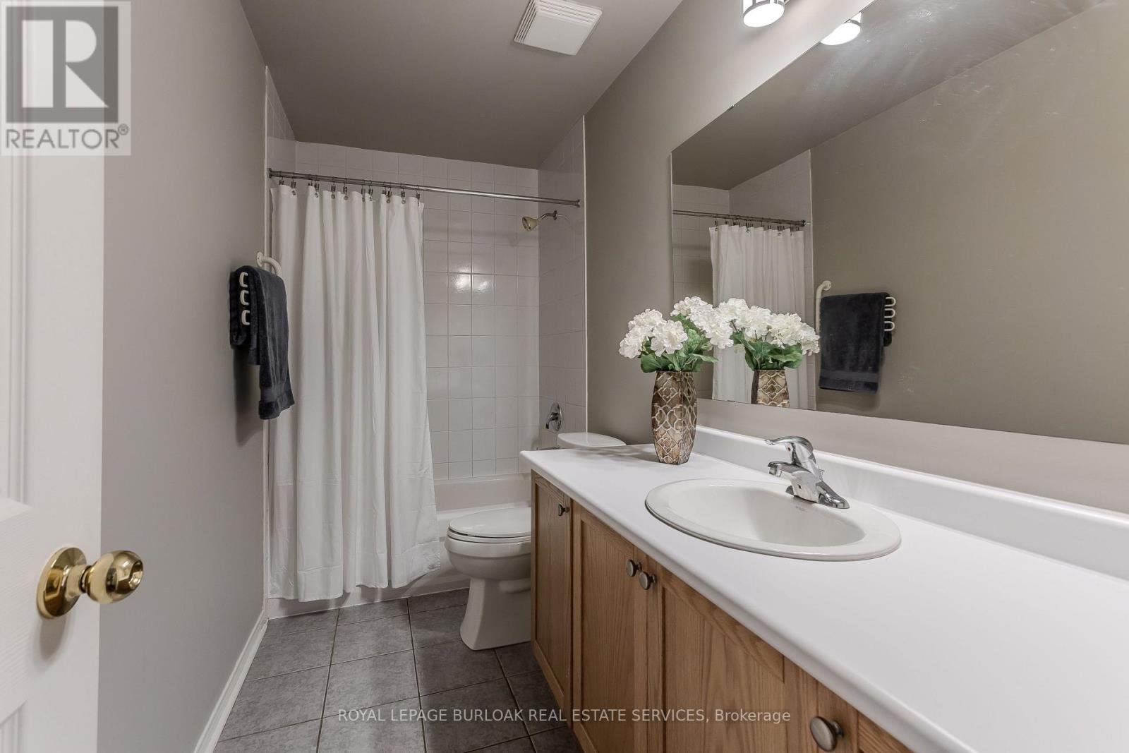 2170 Jardine Crescent, Burlington, ON - Indoor Photo Showing Bathroom