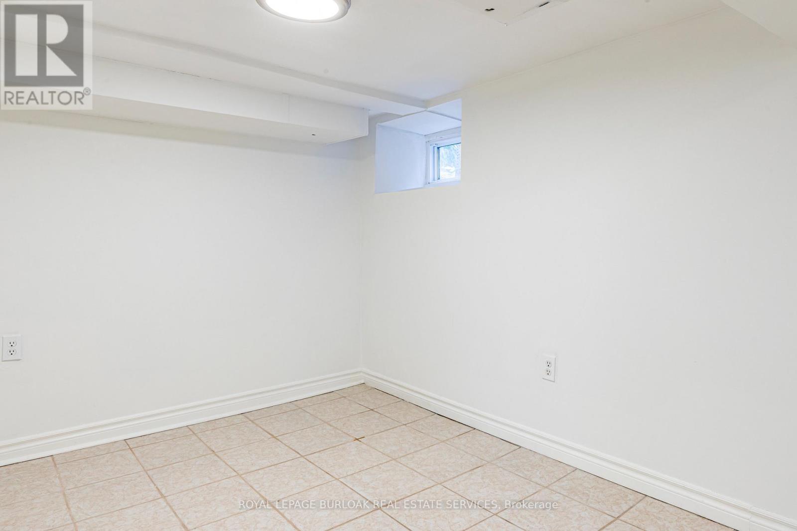 22 Myrtle Avenue, Hamilton, ON - Indoor Photo Showing Other Room