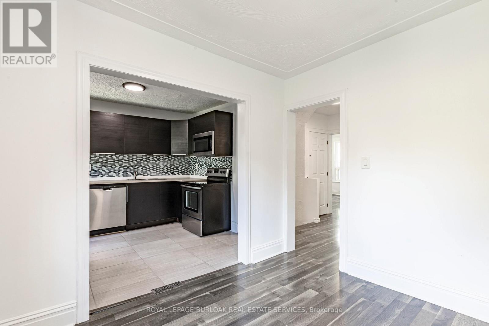 22 Myrtle Avenue, Hamilton, ON - Indoor