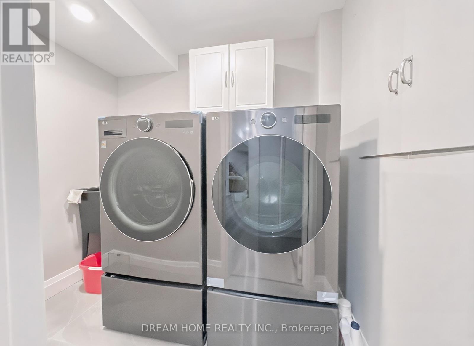 3746 Windhaven Drive, Mississauga, ON - Indoor Photo Showing Laundry Room
