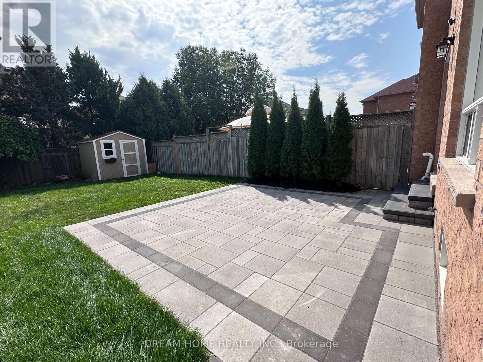 Private yard with stone patio - 3746 Windhaven Drive, Mississauga, ON - Outdoor