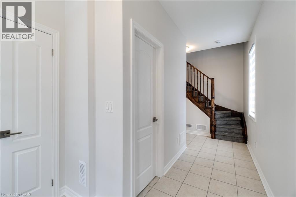 2367 Peppiatt Common, Burlington, ON - Indoor Photo Showing Other Room