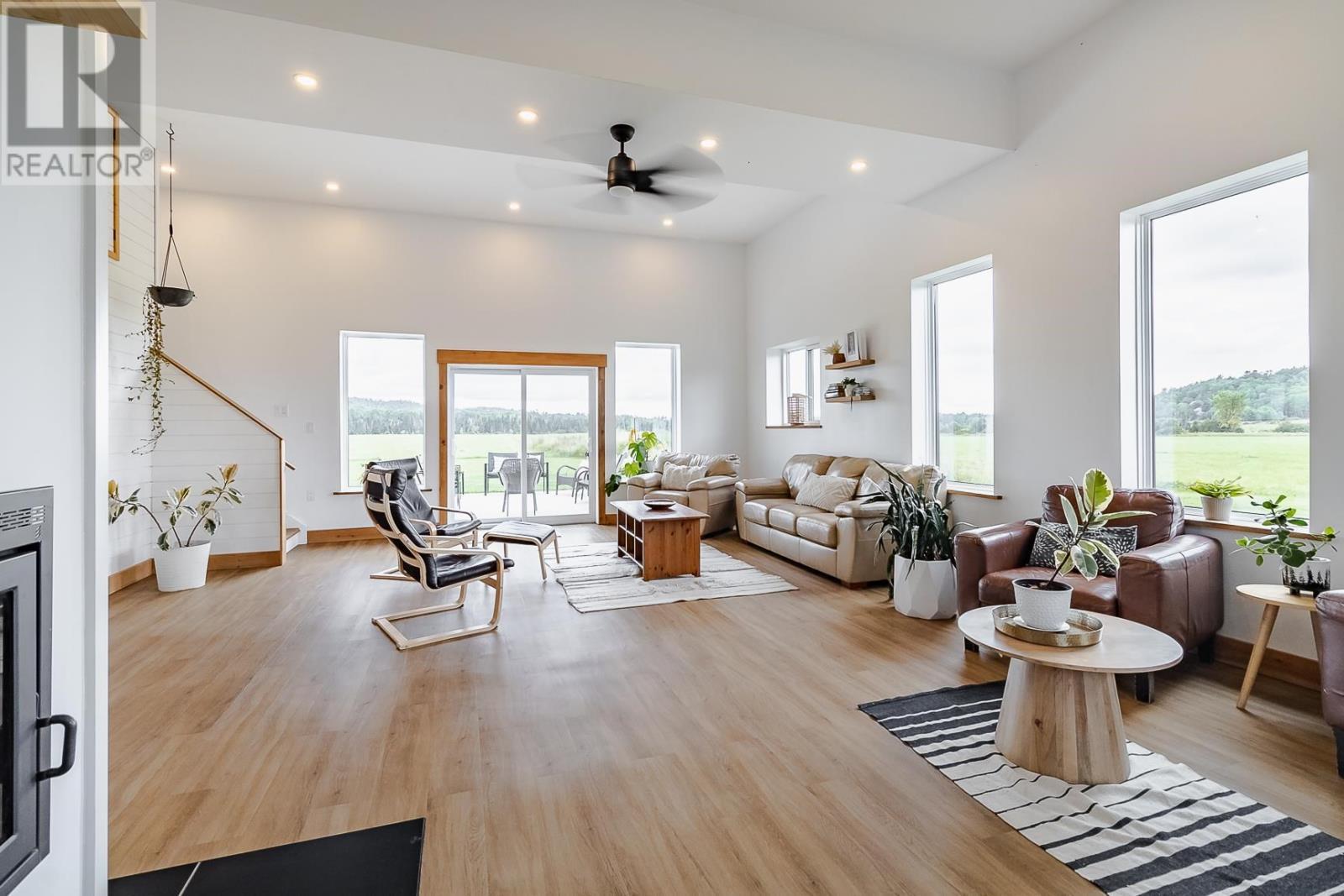 587 Watson Rd, Echo Bay, ON - Indoor Photo Showing Living Room