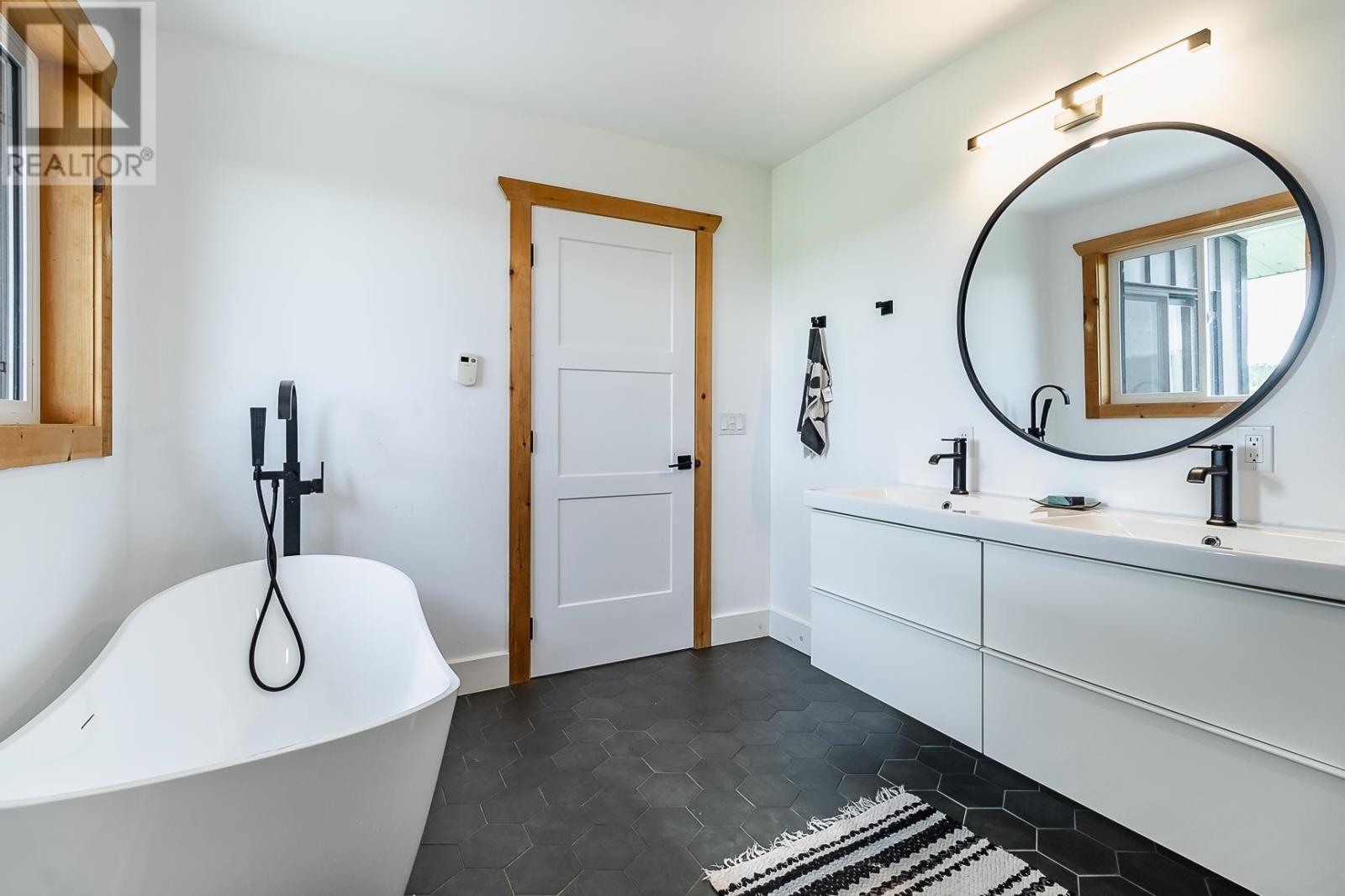 587 Watson Rd, Echo Bay, ON - Indoor Photo Showing Bathroom