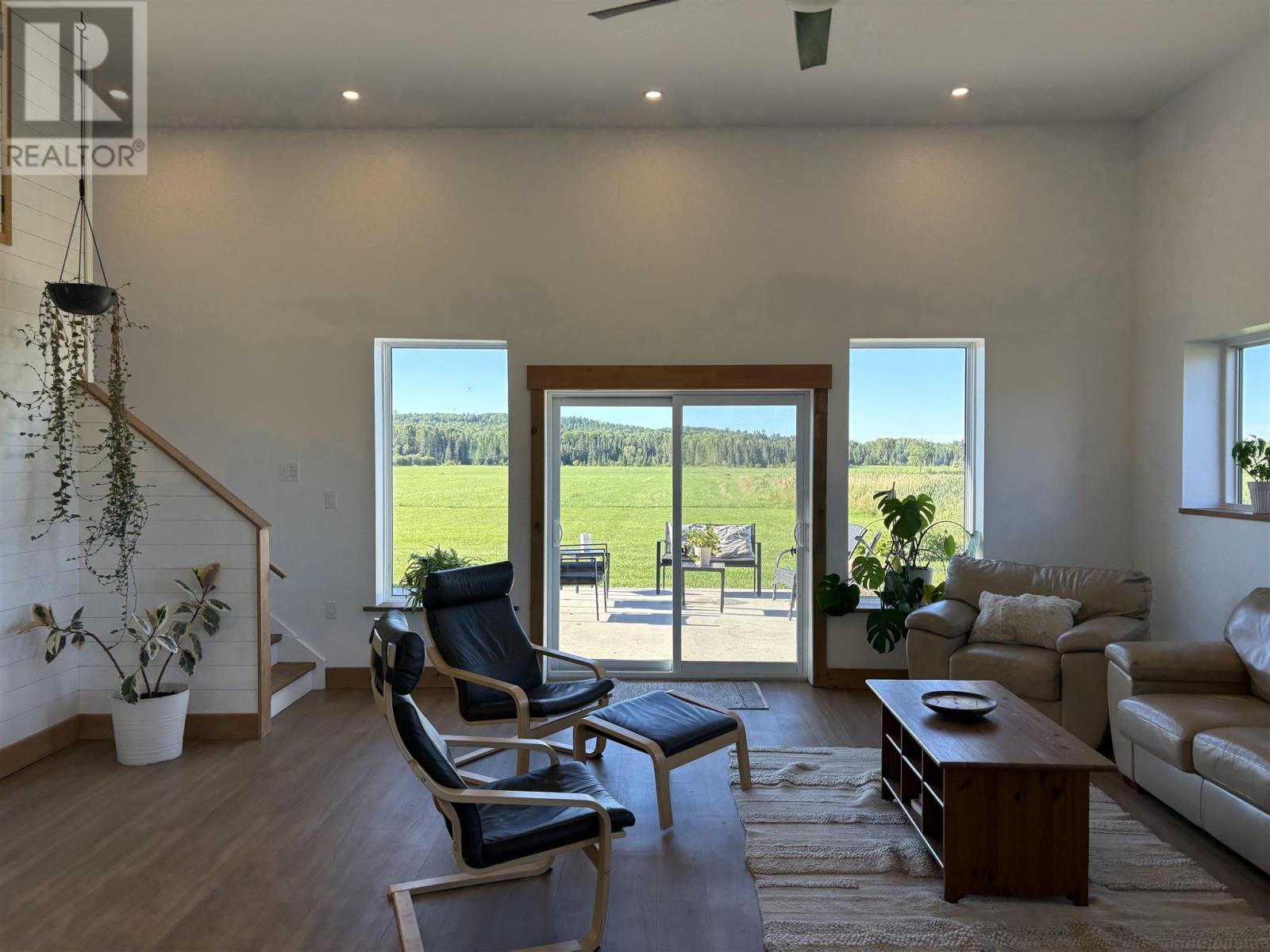 587 Watson Rd, Echo Bay, ON - Indoor Photo Showing Living Room
