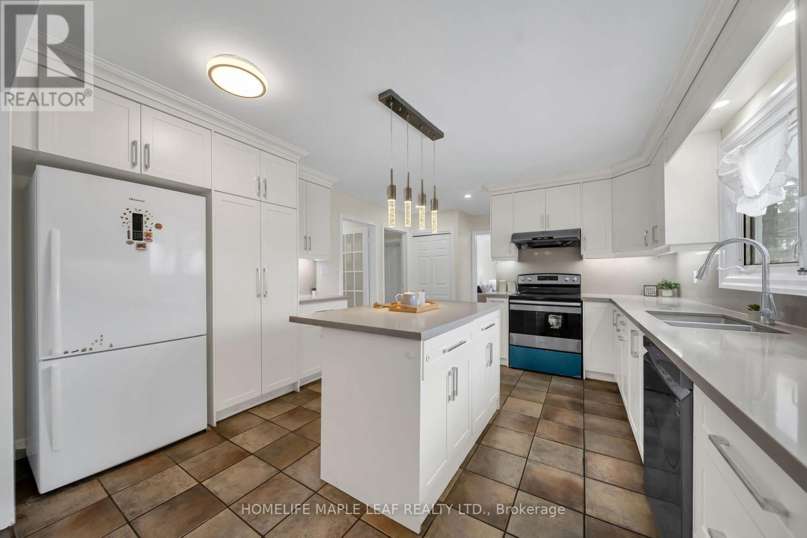 46 Chicopee Terrace, Kitchener, ON - Indoor Photo Showing Kitchen With Upgraded Kitchen