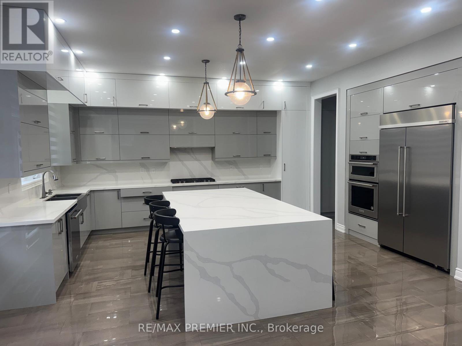 Upper - 185 Faust Ridge, Vaughan, ON - Indoor Photo Showing Kitchen With Double Sink With Upgraded Kitchen