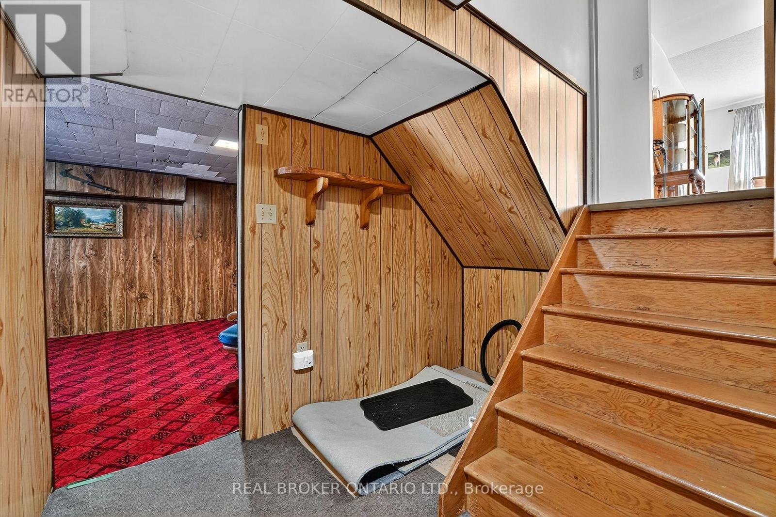 18 Fairway Drive, Hamilton, ON - Indoor Photo Showing Other Room