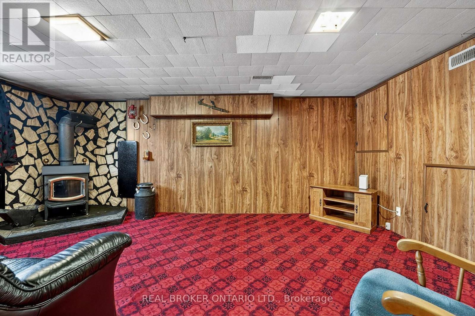 18 Fairway Drive, Hamilton, ON - Indoor Photo Showing Other Room