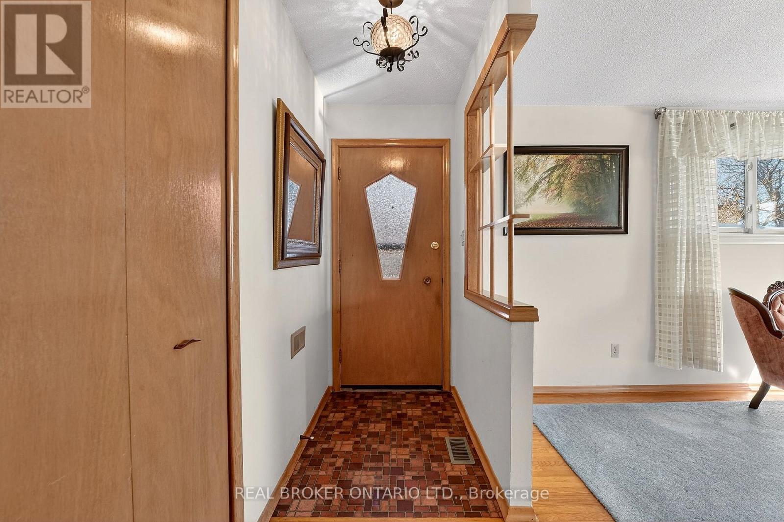 18 Fairway Drive, Hamilton, ON - Indoor Photo Showing Other Room