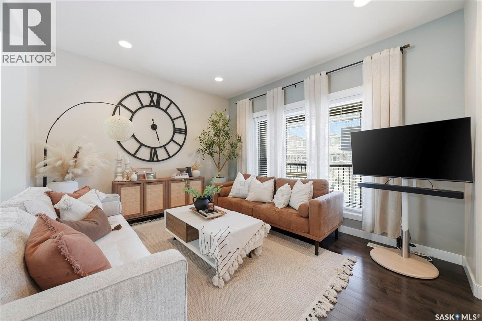 417 Golden Willow Way, Warman, SK - Indoor Photo Showing Living Room