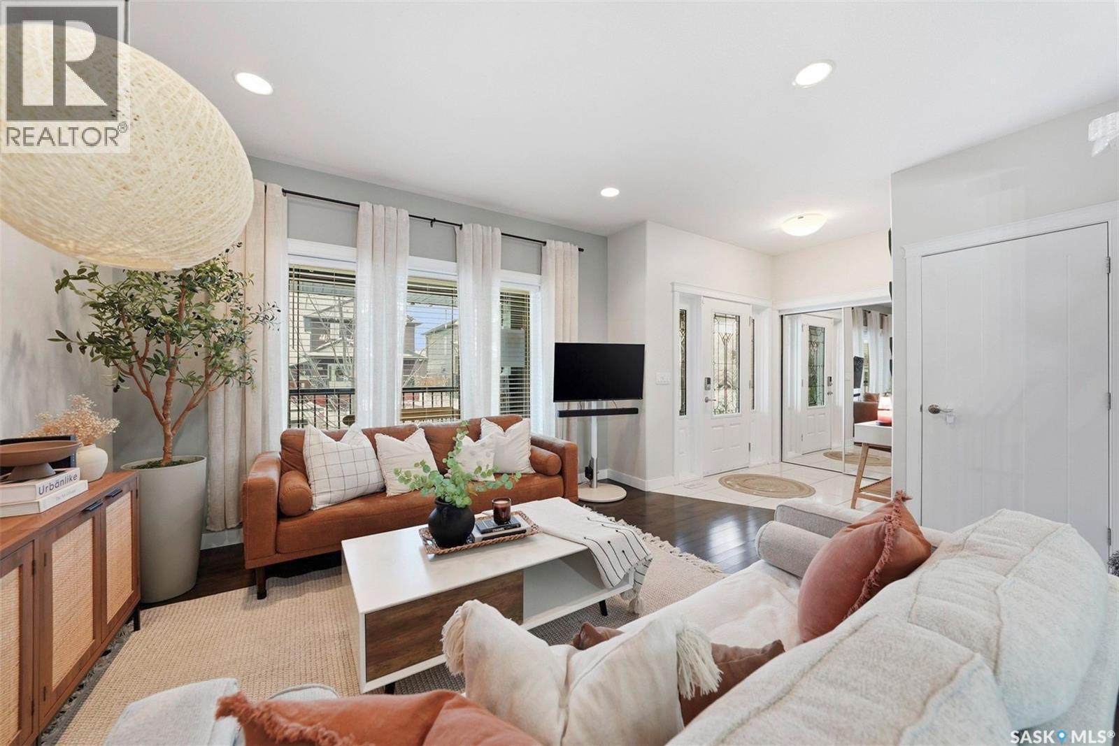 417 Golden Willow Way, Warman, SK - Indoor Photo Showing Living Room