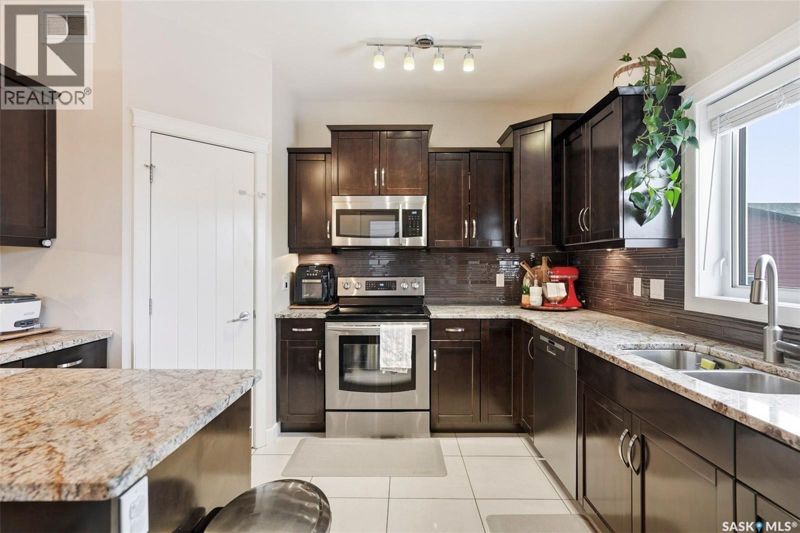 417 Golden Willow Way, Warman, SK - Indoor Photo Showing Kitchen With Double Sink