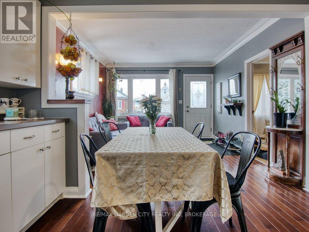 28 Charles Avenue, St. Catharines (Facer), ON - Indoor Photo Showing Dining Room