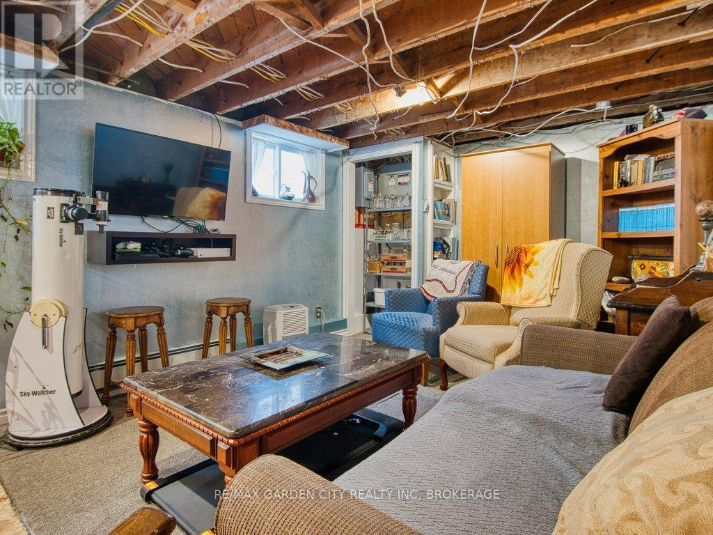 28 Charles Avenue, St. Catharines (Facer), ON - Indoor Photo Showing Basement