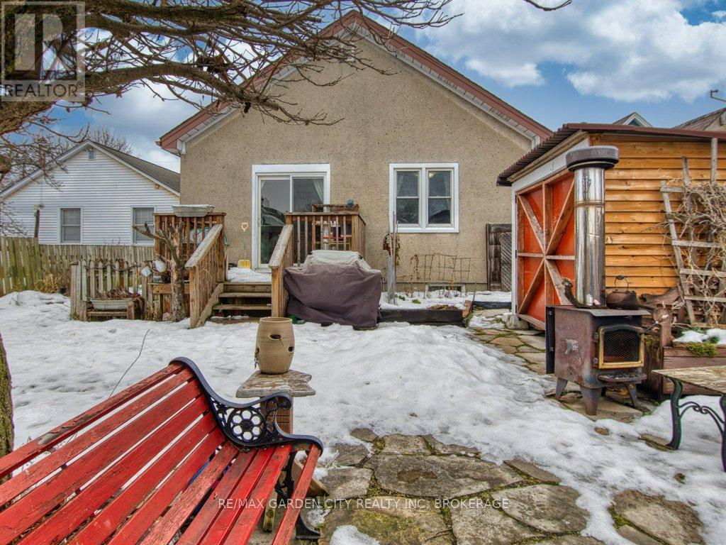28 Charles Avenue, St. Catharines (Facer), ON - Outdoor With Deck Patio Veranda