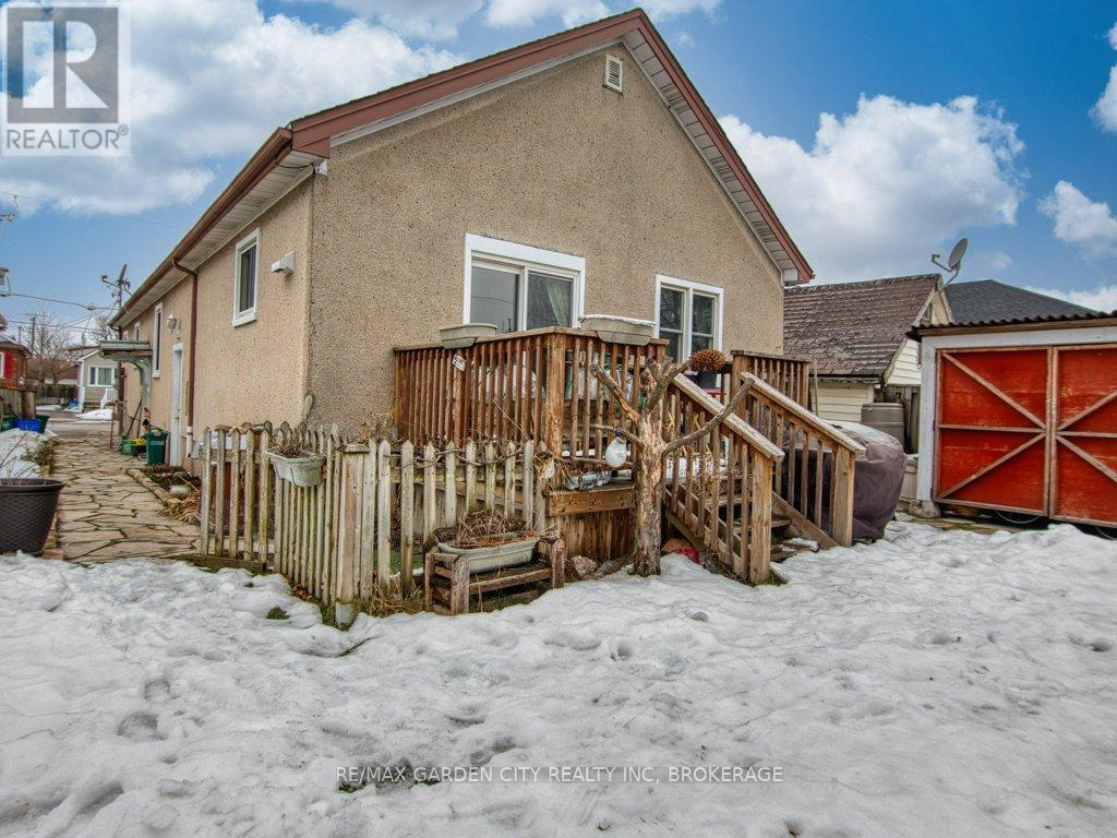 28 Charles Avenue, St. Catharines (Facer), ON - Outdoor With Exterior