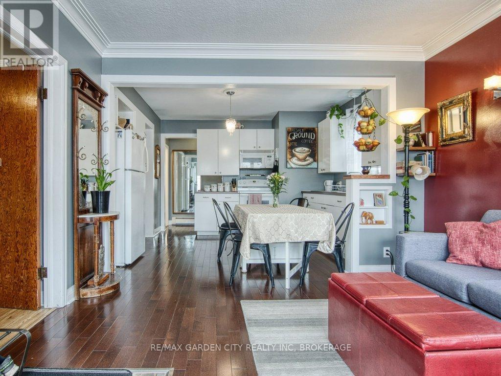 28 Charles Avenue, St. Catharines (Facer), ON - Indoor