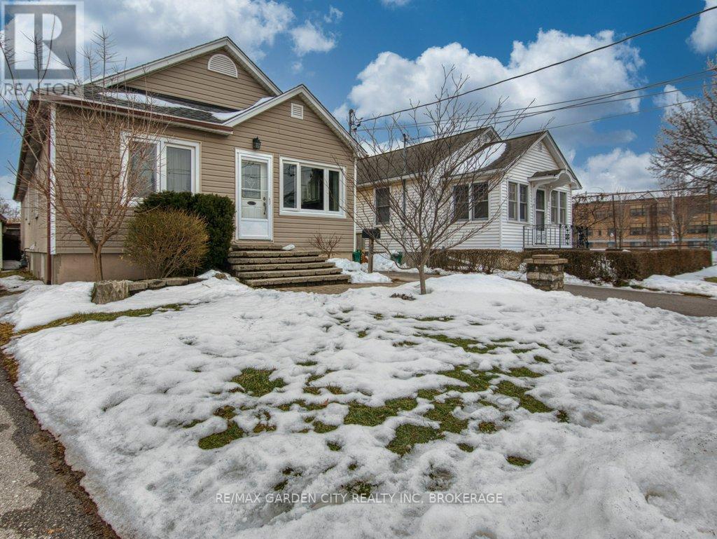 28 Charles Avenue, St. Catharines (Facer), ON - Outdoor With Facade