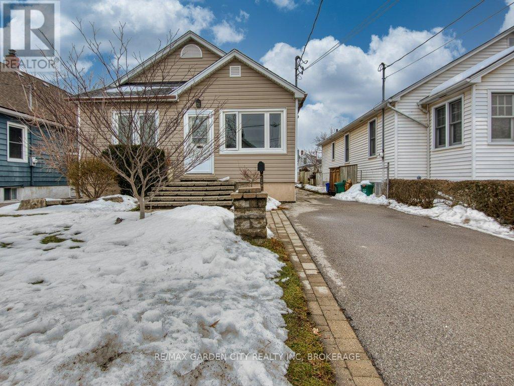 28 Charles Avenue, St. Catharines (Facer), ON - Outdoor