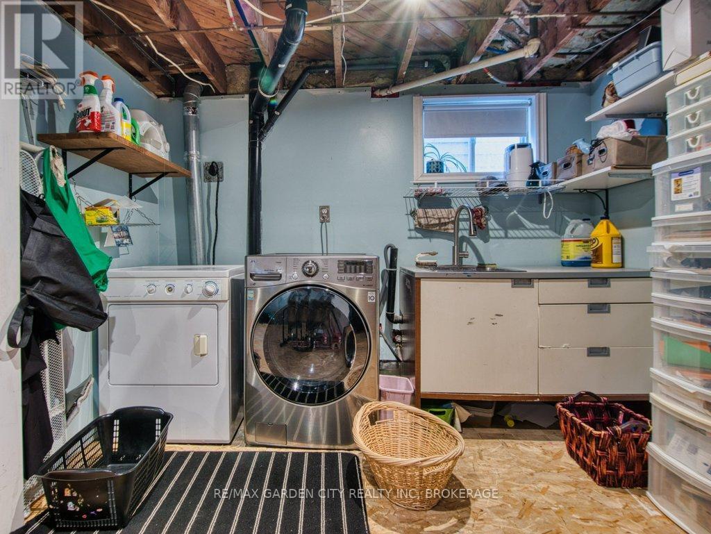 28 Charles Avenue, St. Catharines (Facer), ON - Indoor Photo Showing Laundry Room